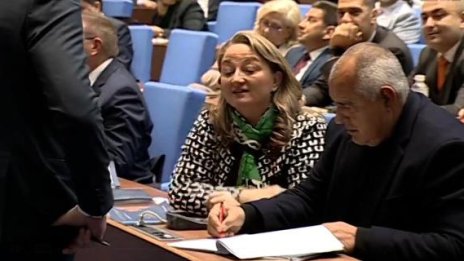 Бойко Борисов ритуално се подписа за оставката на шефа на КПК