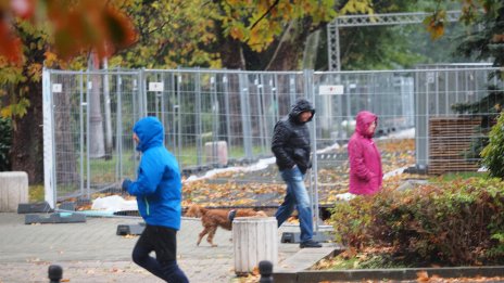 Облачно ще е и в неделя, с температури между 15° и 20°