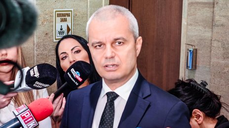 Костадинов попита: Кой плаща бензина на US самолетите на летището?