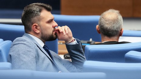 Георг Георгиев: Радев поля всички с дипломатичен, но леден душ