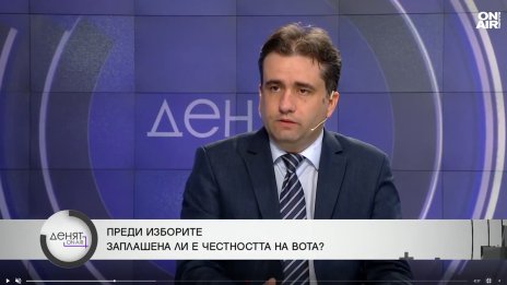 Божанов: Клишета и снимки по бански в предизборната кампания