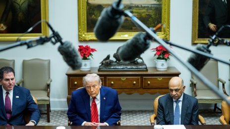 Тръмп се опитва да откъсне Италия и Унгария от Европа