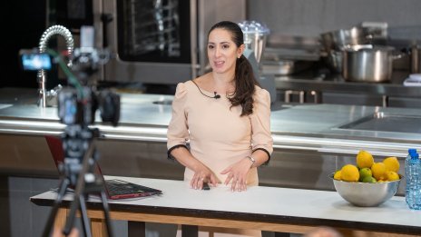 Сила в чиния: Съвети за хранене след диагноза рак на гърдата от онкохирурга д-р Ваня Митова