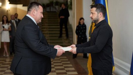 Посланикът ни в Украйна Златин Кръстев се представи на Зеленски