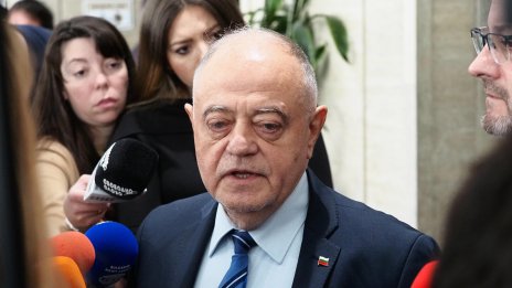Атанасов: Да решим имаме ли интерес от допълнителни гаранции за сигурност извън НАТО