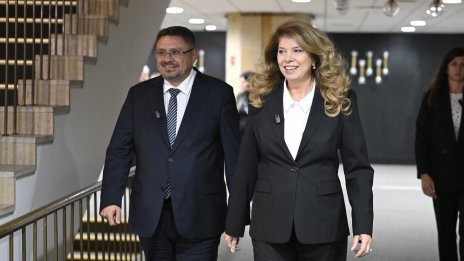 Чуждестранните медии: Йотова води на първия тур, Гюров я следва плътно