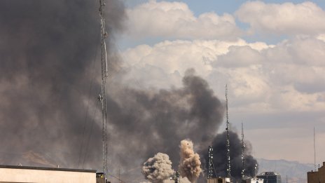 СЗО: "Черният дъжд" в Иран крие рискове за здравето