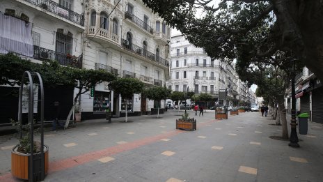 Камикадзета са се взривили в Алжир по време на посещението на папа Лъв ХІV