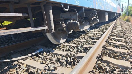 Трагедия! Влак прегази момче на 16 години