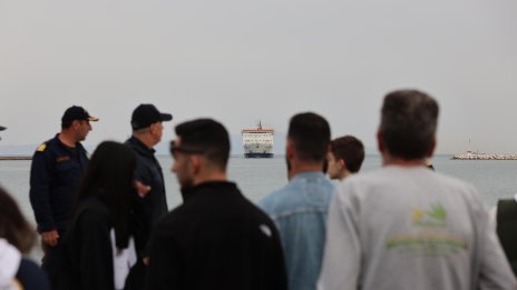 Бебе сред шестимата загинали при сблъсък на мигрантска лодка с патрулен кораб край Лесбос