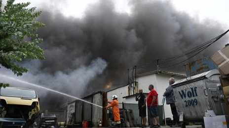 Завишени нива на бензен след в "Люлин", жителите да ограничат седенето навън