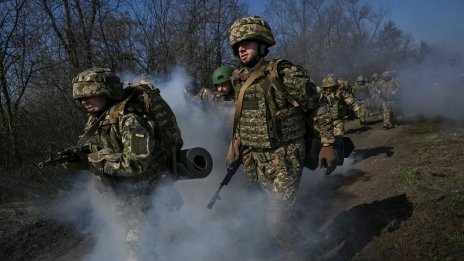 Криза за войници в Украйна: Два милиона души избягват наборната служба