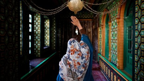 Демокрацията може да бъде едновременно проклятие и лек