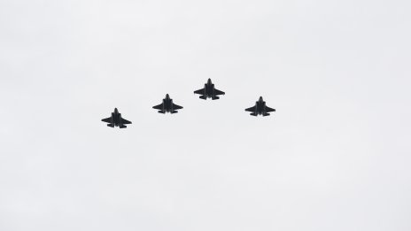 Американските тюлени тренират въздушни градски операции с F-35B и Osprey