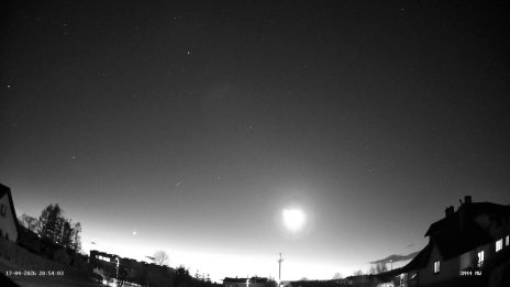 Огнено кълбо в небето над Полша ВИДЕО