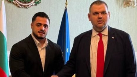 След скандала: Карлос Насар на крака при Пеевски