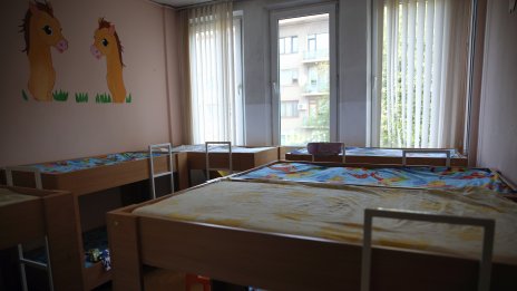 Протест на родители заради забавени компенсации