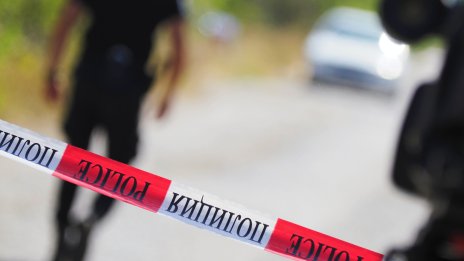 В Пернишко: Мъж наби жена си и сина си, момчето е със счупен пръст