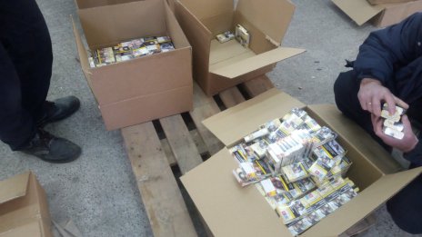 Задържаха над 180 000 къса нелегални цигари край "Дунав мост 2"