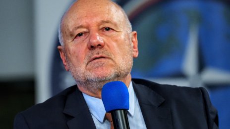 Тагарев: Политиците ни са колебливи, затова не ни канят на евромасата