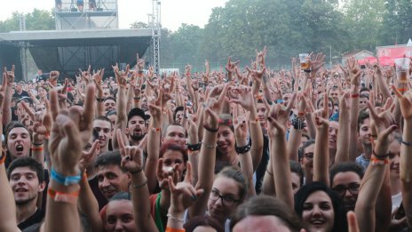 В Пловдив откачиха: Между 1000 и 3600 евро за две нощувки по време на музикален фест 