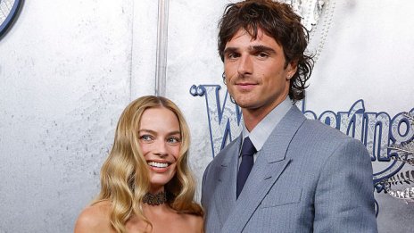 Защо Марго Роби, Сидни Суини и Памела Андерсън се правеха на влюбени в колегите си?