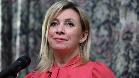 Захарова към Зеленски: Спри да употребяваш, изборите са пред носа ти, а под него е бяло