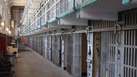 Швеция взема под наем стотици затворнически килии в Естония