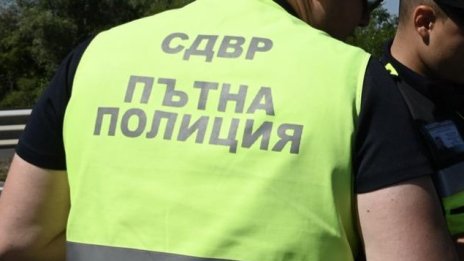 Тежка катастрофа край Стражица, 85-годишен шофьор се бори за живота си
