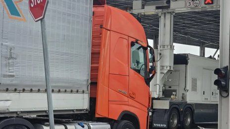 8 тона контрабандни химически продукти са задържани на "Капитан Андреево"
