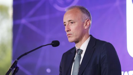 Забраната за мобилни телефони в училище влиза в сила през януари?