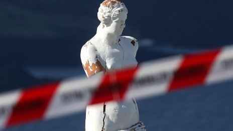 Учени с ИИ установиха какво точно предизвика "роякът" от земетресения на Санторини 