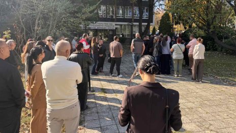 Близки на задържания кмет на Сунгурларе Димитър Гавазов на протест в Бургас