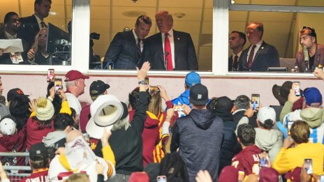 Тръмп няма спирачки, иска стадион на негово име