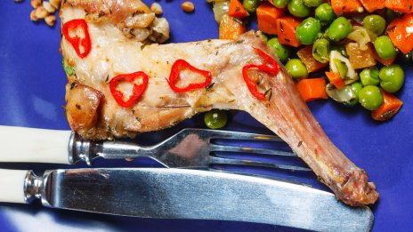 Рецептата Dnes: задушено заешко месо със зеленчуци