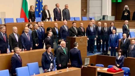 Депутатите гласуват първия вот на недоверие към кабинета "Желязков"