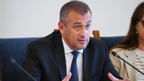 Пеев: Американски самолети у нас няма, но по всяко време могат да кацнат
