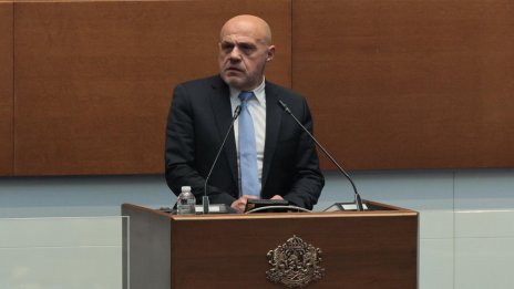 Томислав Дончев оптимист за "Лукойл": Бурята по-скоро е отминала