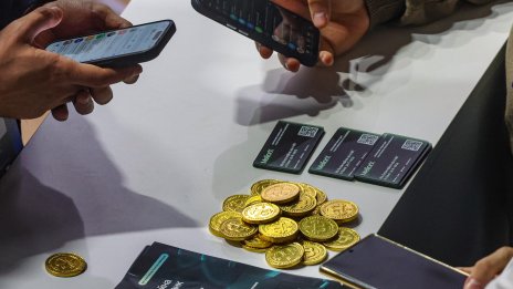 Европол разби престъпна мрежа за изпиране на криптовалути