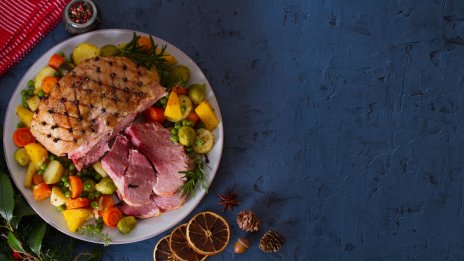 Новогодишно свинско печено с картофи и кисело зеле