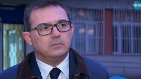 МОН след скандала с камери в тоалетни: Срещу директора има сигнали само за учебния процес 