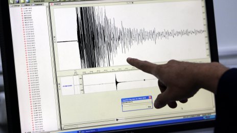 Земетресението от 6,2 по Рихтер предизвика паника в Истанбул ВИДЕО