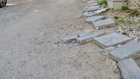 Ремонт след ремонт: Разкопани и изоставени улици в Кърджали