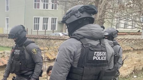 Арестуваха четирима за заплахи и насилие след спецоперация