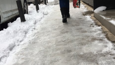 23-ма са пострадали по заледени улици в Русе
