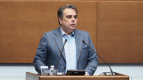 Василев: Мерките са подигравка, българите ще пият по една студена вода