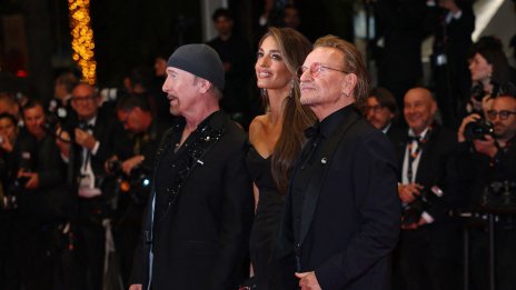 Без Джордж: Амал Клуни блесна в Кан, но в компанията на U2