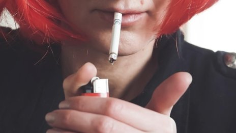Франция забрани цигарите и на плажове, паркове и спирки