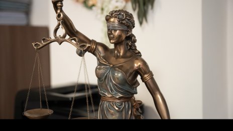 Ярослав намушкал 18-годишната японка с шест различни ножа, оставиха го в ареста 