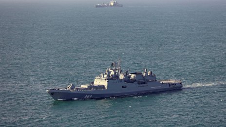 Руски военен кораб стреля по яхта под британски флаг в Ламанша
